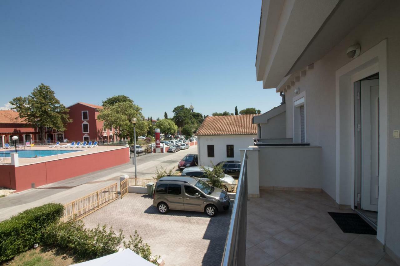 Apartments Luna Sveti Filip i Jakov Exterior photo