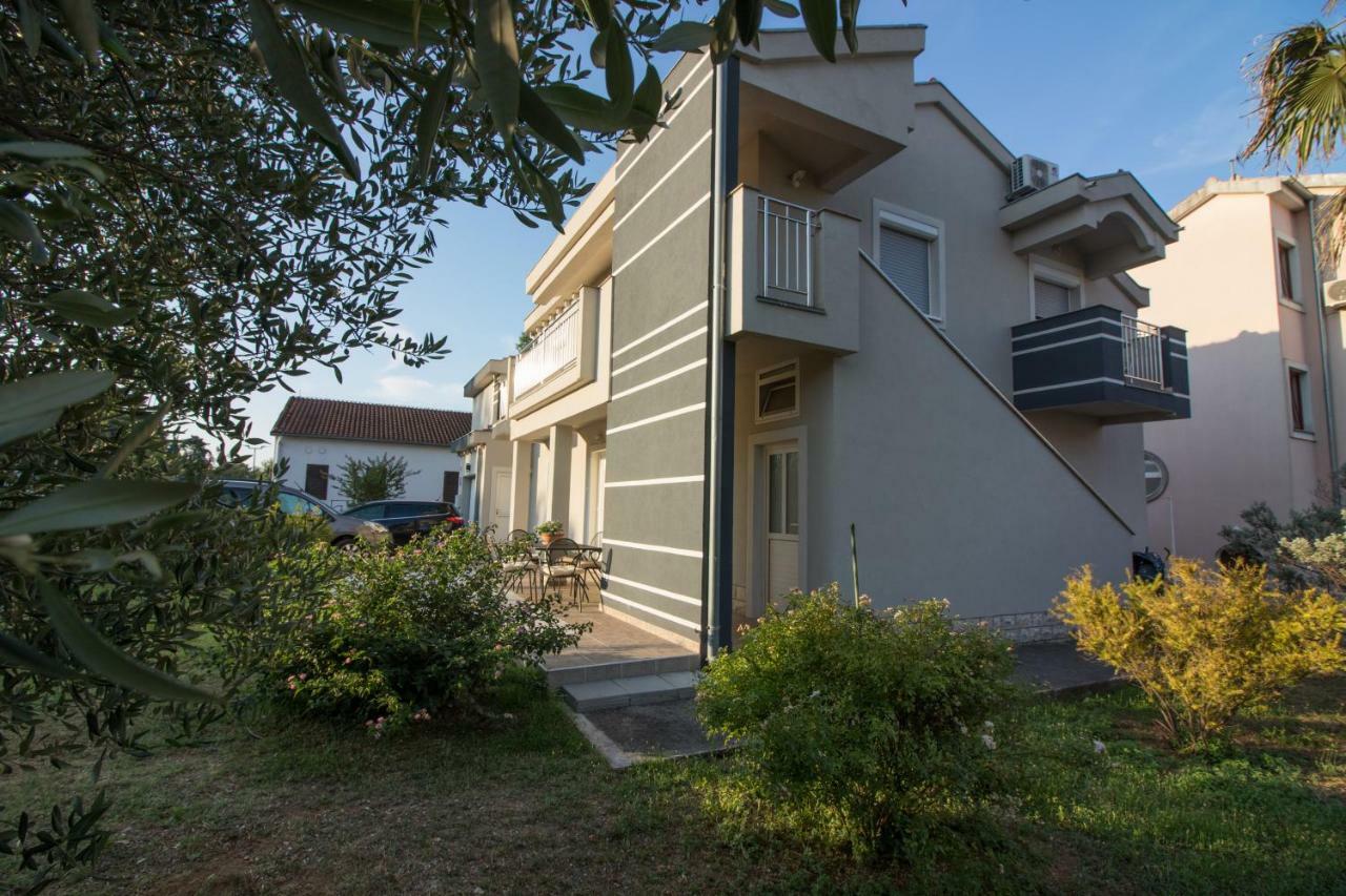 Apartments Luna Sveti Filip i Jakov Exterior photo
